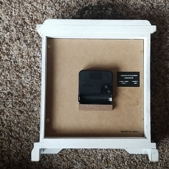 Gray Table Clock - Picture 2 of 7